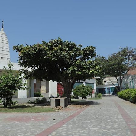 Radha Madhav Ashram Vrindāvan Екстериор снимка