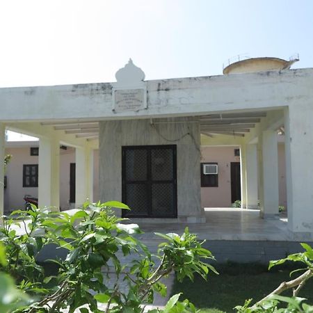 Radha Madhav Ashram Vrindāvan Екстериор снимка