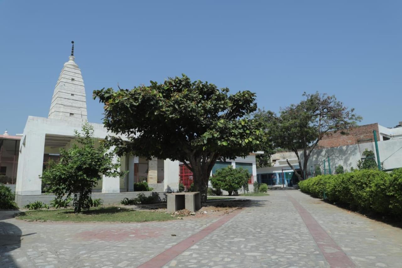 Radha Madhav Ashram Vrindāvan Екстериор снимка
