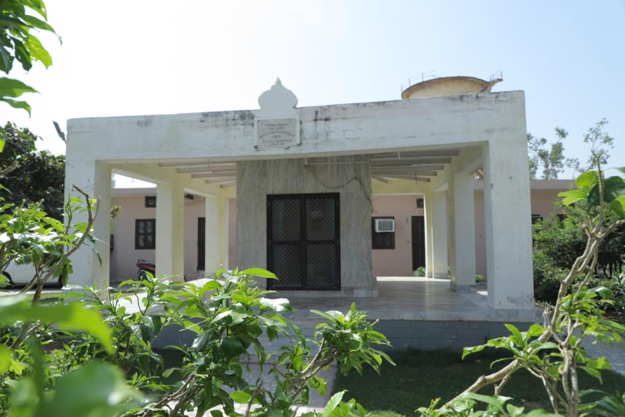 Radha Madhav Ashram Vrindāvan Екстериор снимка