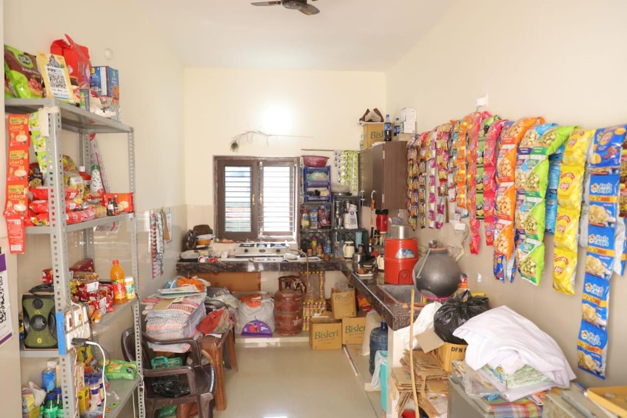 Radha Madhav Ashram Vrindāvan Екстериор снимка
