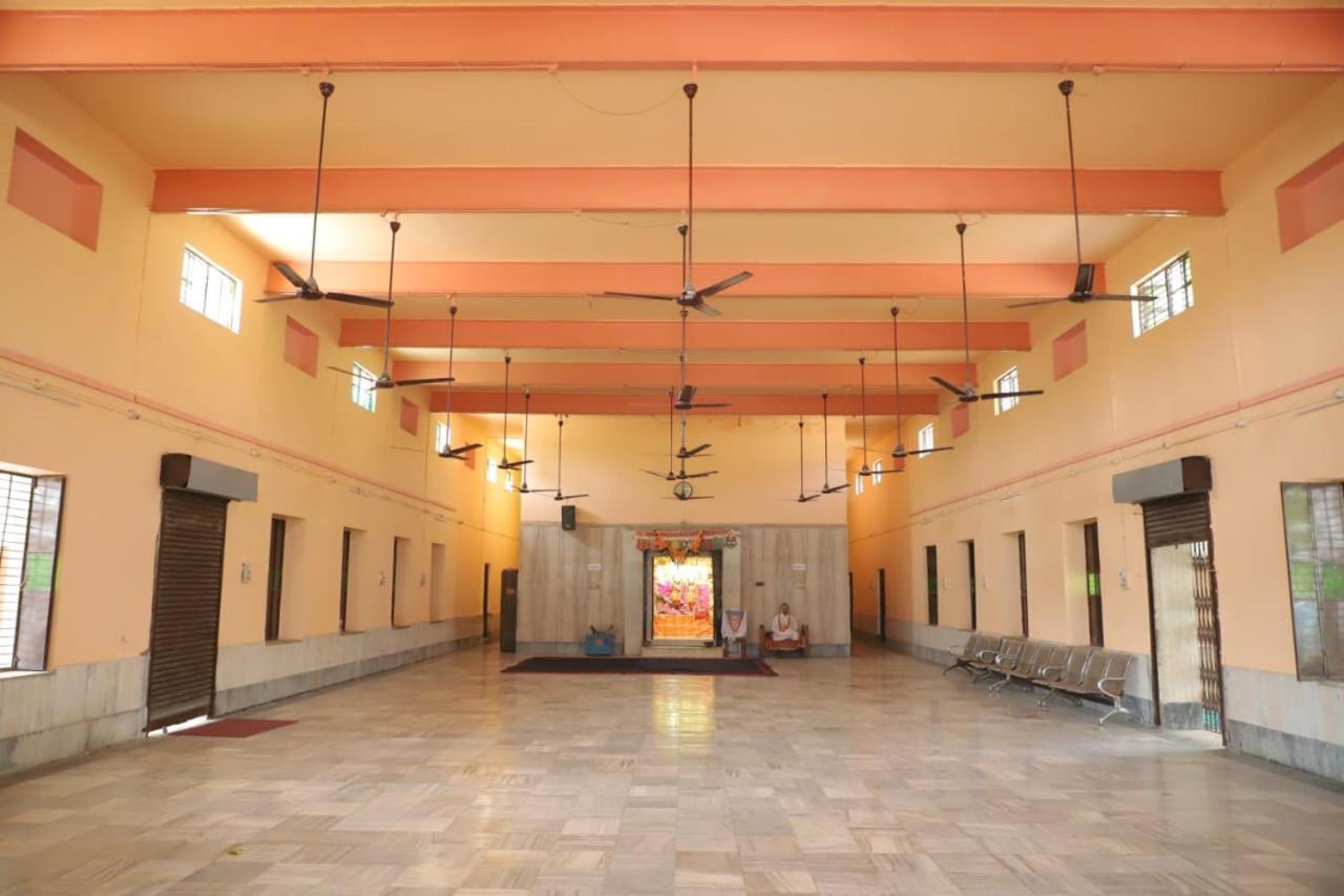 Radha Madhav Ashram Vrindāvan Екстериор снимка