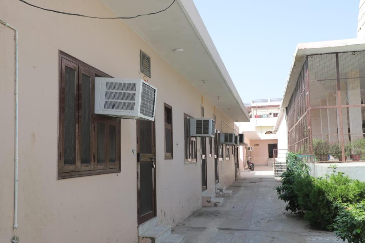 Radha Madhav Ashram Vrindāvan Екстериор снимка
